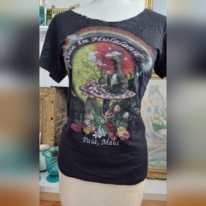 Alice in Hulaland Paia , Maui Distressed T-shirt Size M